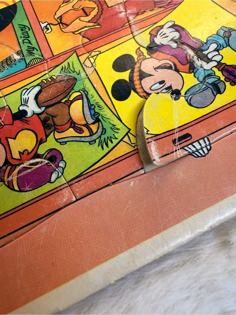 Walt Disney Co., 1970’s Frame Tray Puzzle, Micky And Minnie Mouse HS Sweethearts